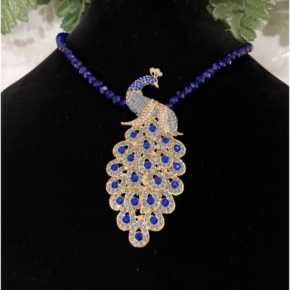 EYE CANDY Peacock Statement Necklace - Picture 5 of 7